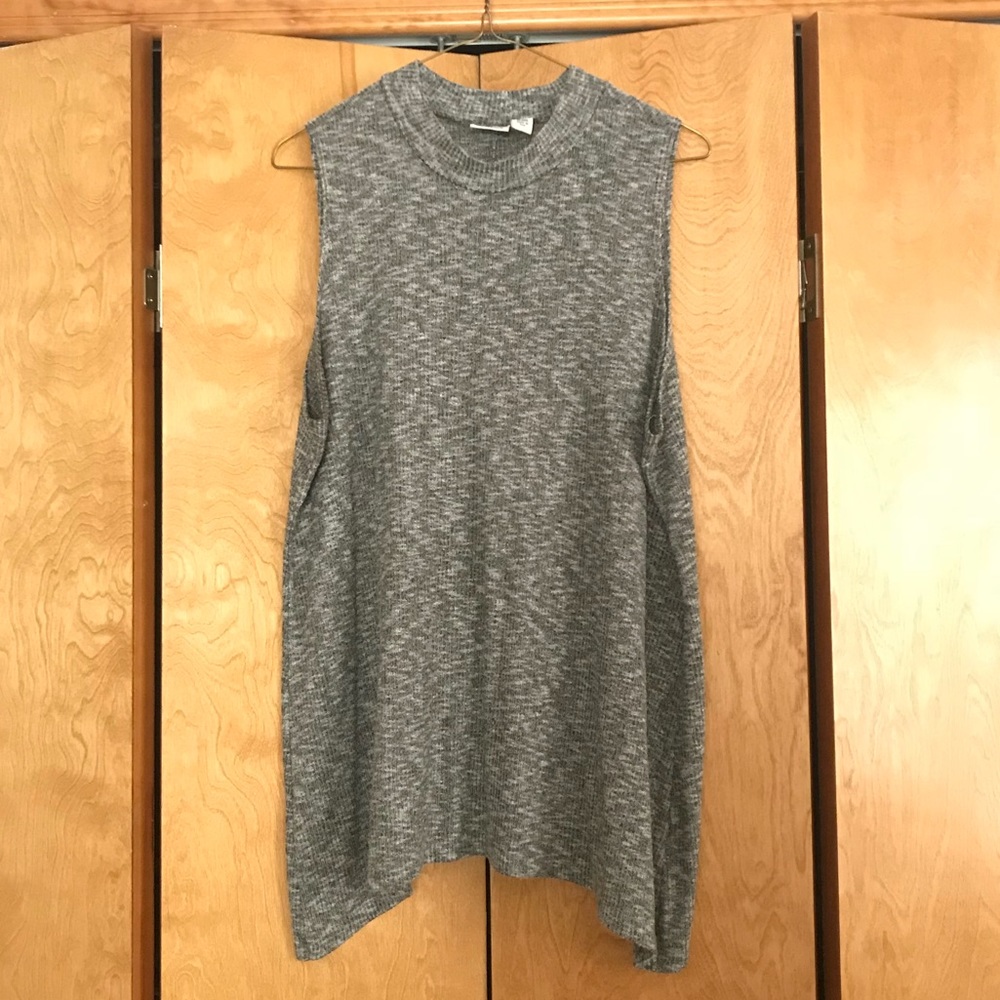 Gray tank top